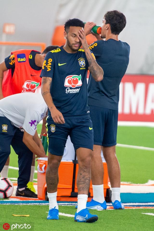 这会使他很 这会使他很