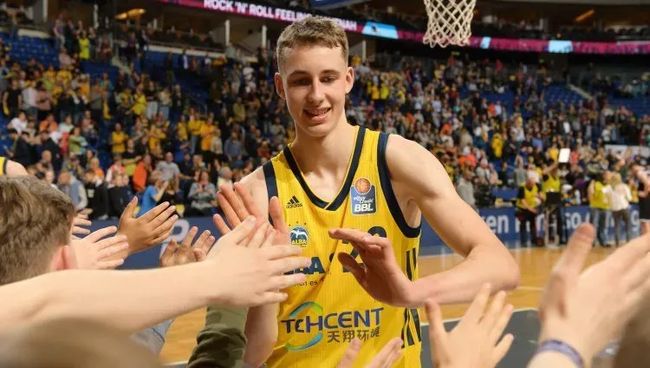 联中场在攻 联中场在攻